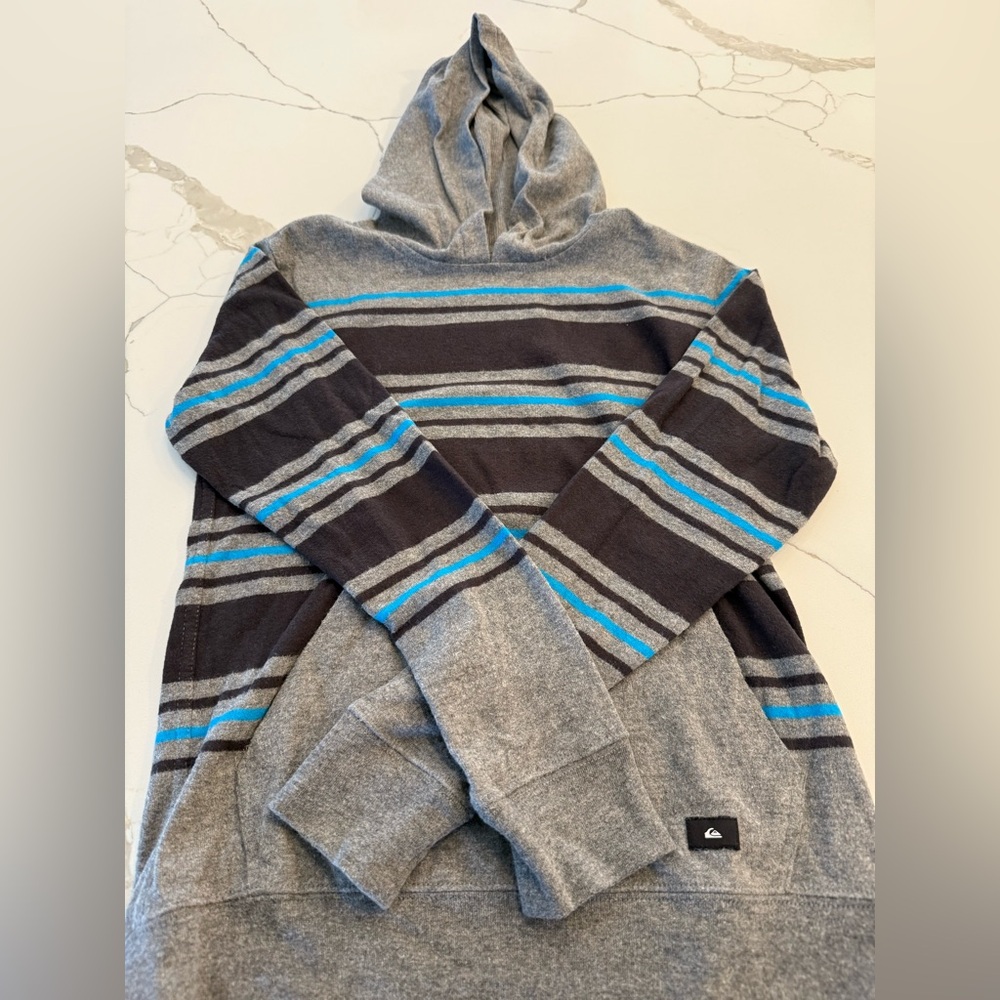 Quicksilver boys size small grey thin sweater/hoodie
